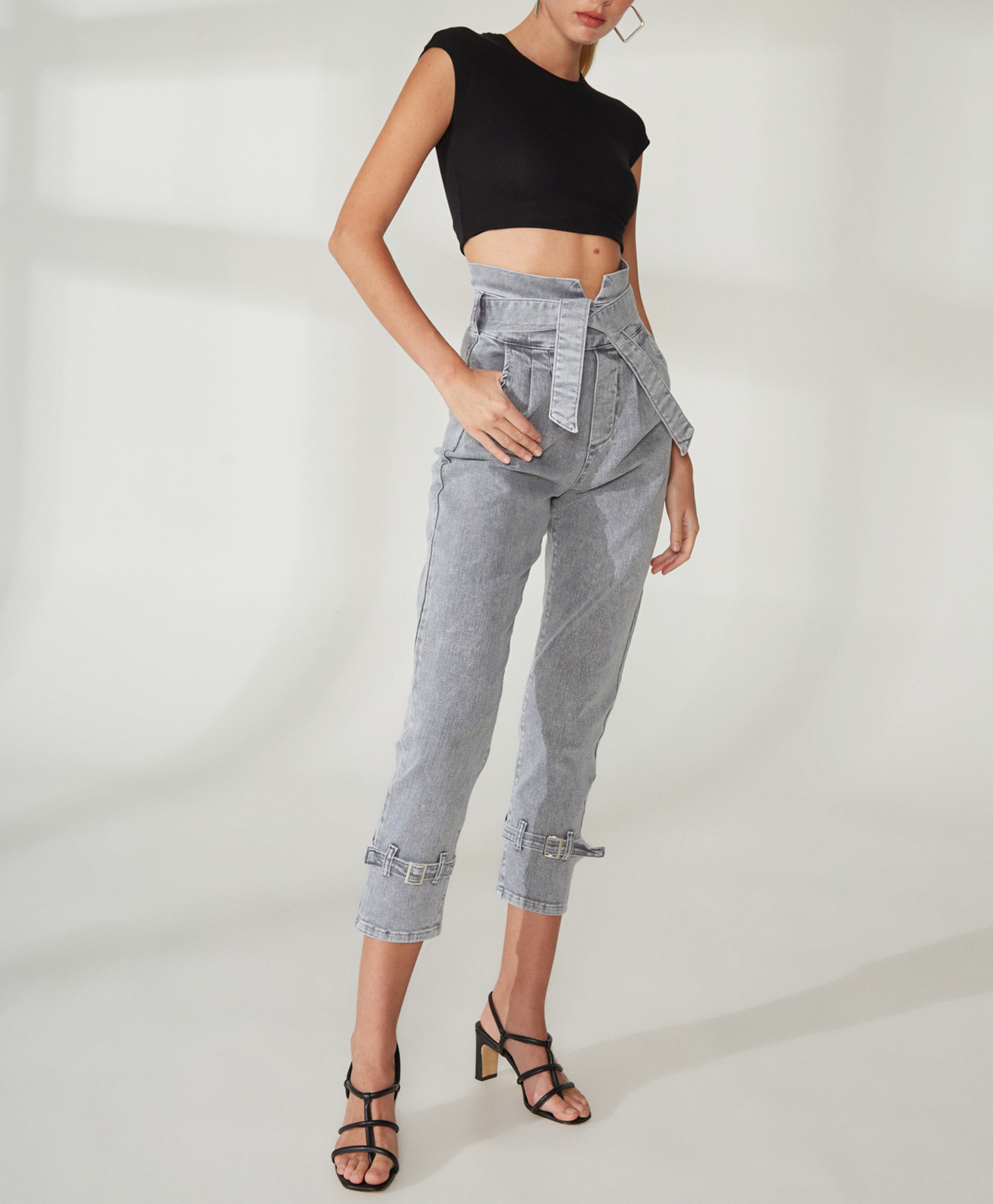 RG-204 High waist metal buckle detailed anthracite jeans